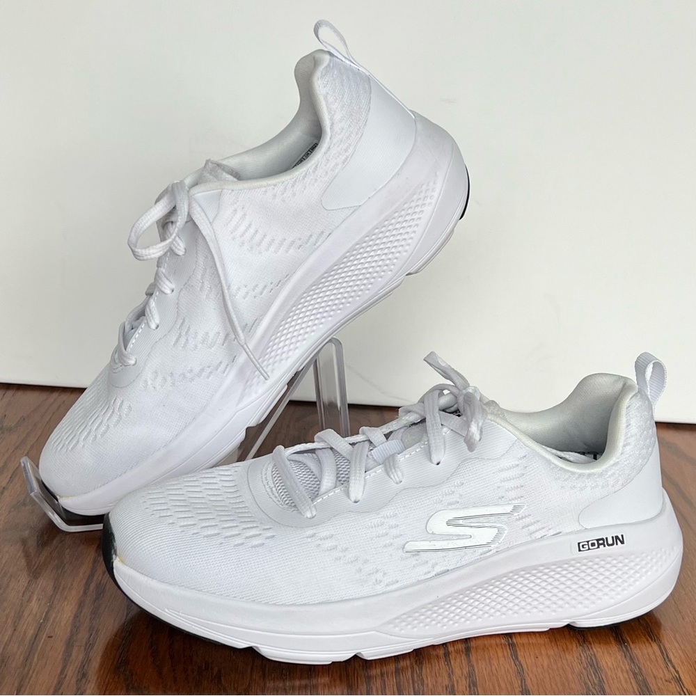 Women’s Skechers Go Run Elevate White Sneakers, Sz 6.5